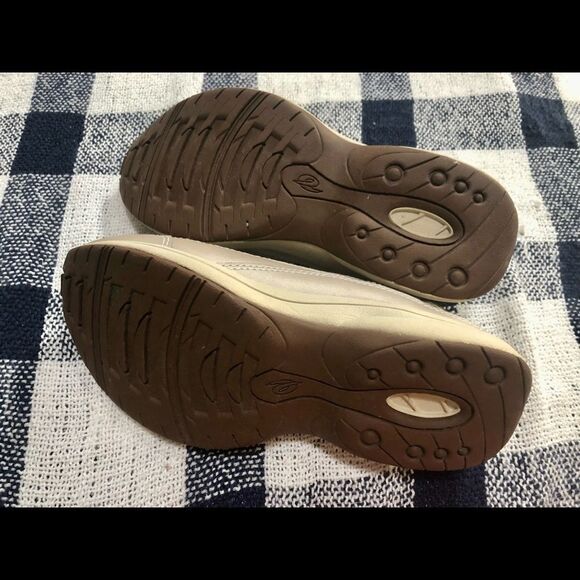 Nice comfortable shoes by EasySpirit size 6 - Picture 4 of 4